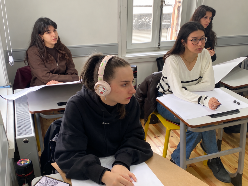 Çağatay Sanat Akademi Bakırköy GSF hazırlık kursunda öğrencilerin desen çalışmaları